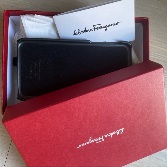 Salvatore Ferragamo Adjustable
Hand Strap Logo iPhone Phone
Case  I phone X) - Picture 2 of 5